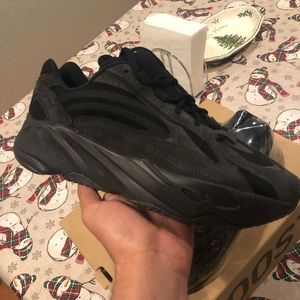 Yeezy 700 v2 vanta Black